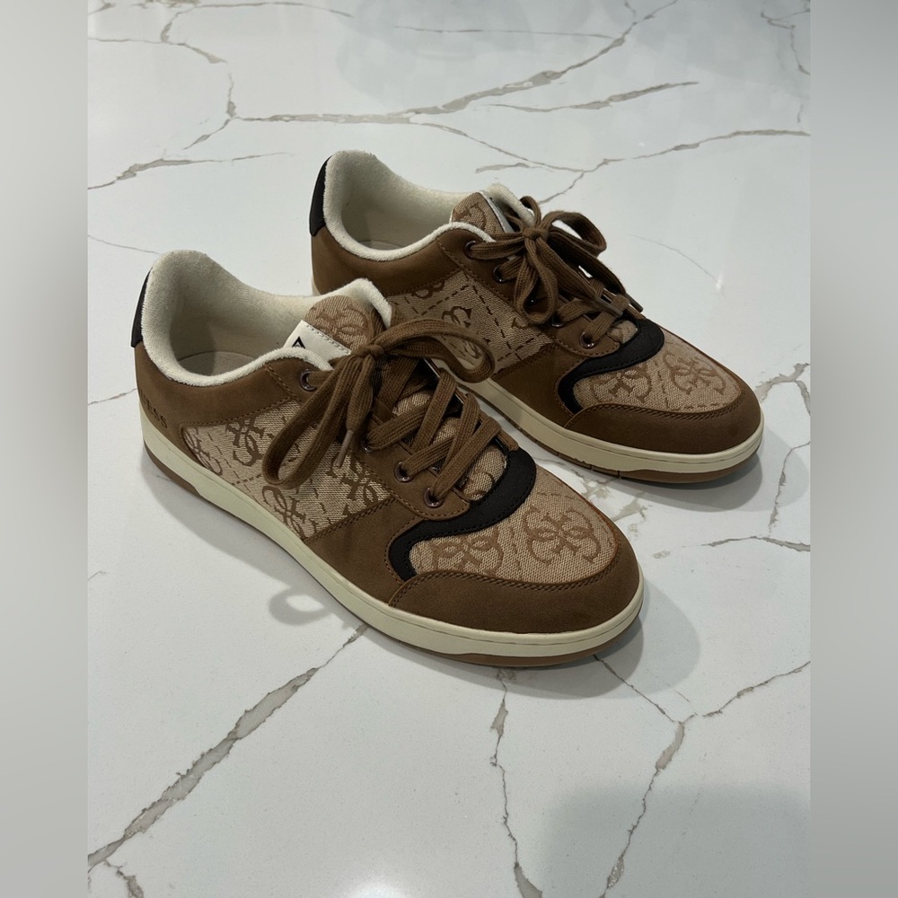 NWT Guess Men's Brown Low-Top Sneakers